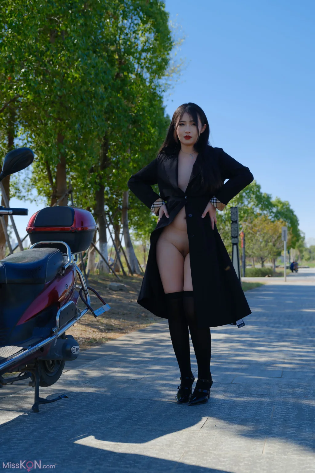 [Private Photoshoot] 小泽_ 黑丝御姐 户外露出