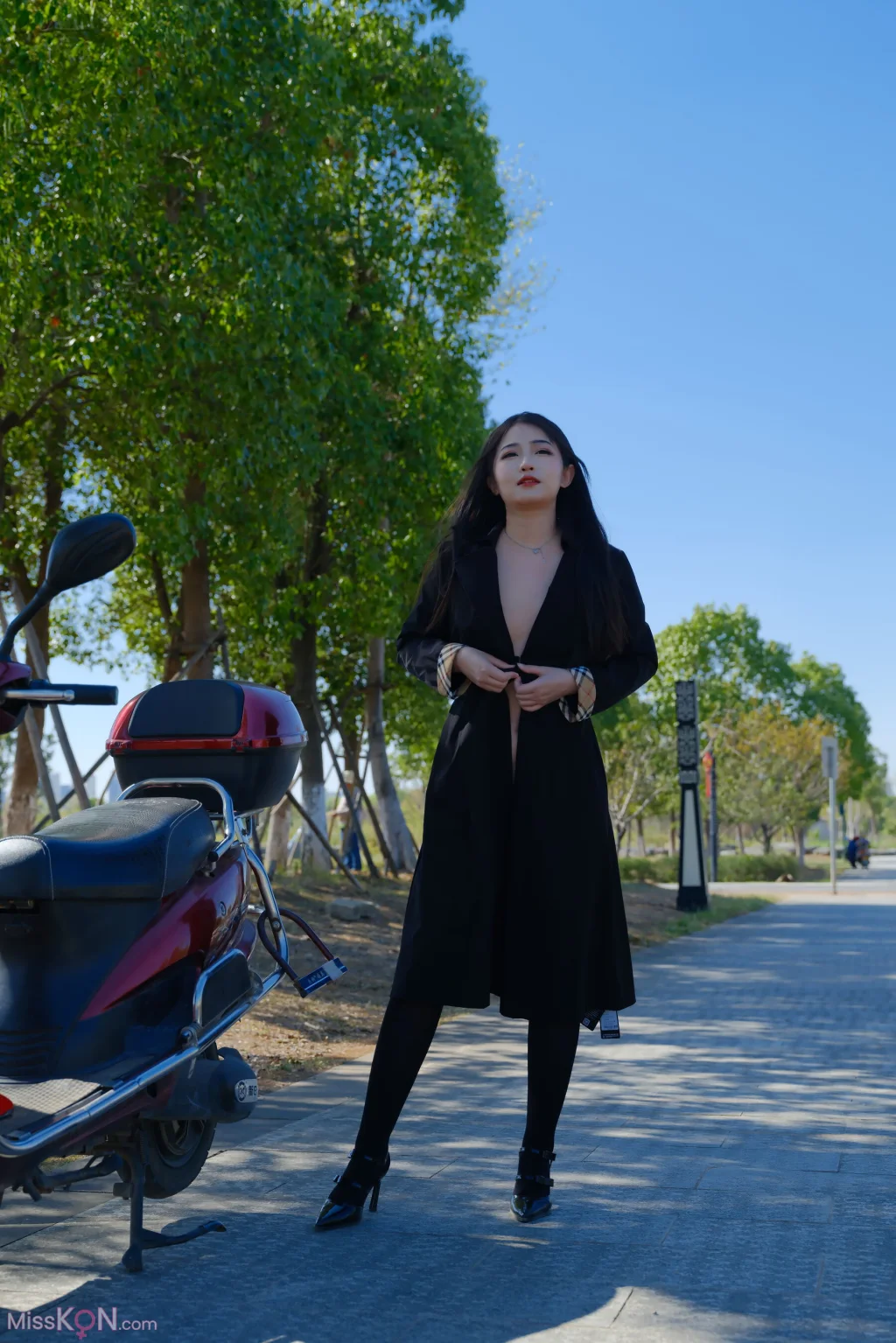 [Private Photoshoot] 小泽_ 黑丝御姐 户外露出