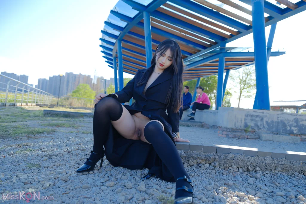 [Private Photoshoot] 小泽_ 黑丝御姐 户外露出