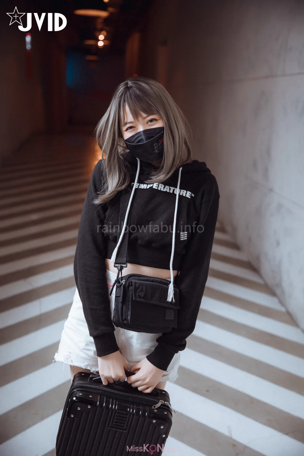 [JVID] 卯咪_ 纖細身材完美的腰身天使的外表隱藏不了內心的工口平常沒拍照的她兼職做片場修片師