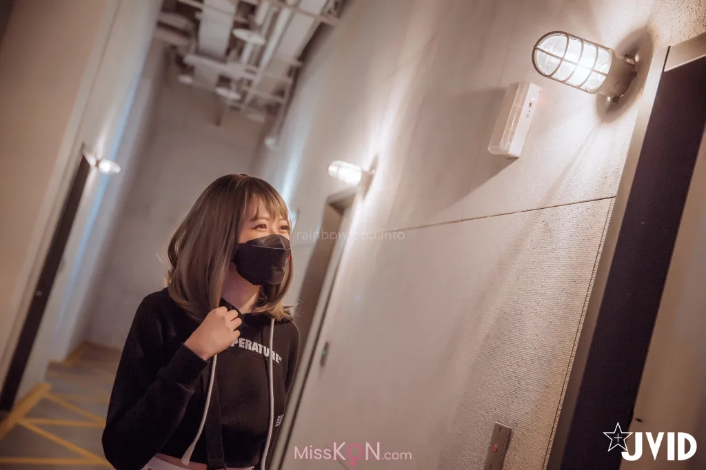 [JVID] 卯咪_ 纖細身材完美的腰身天使的外表隱藏不了內心的工口平常沒拍照的她兼職做片場修片師