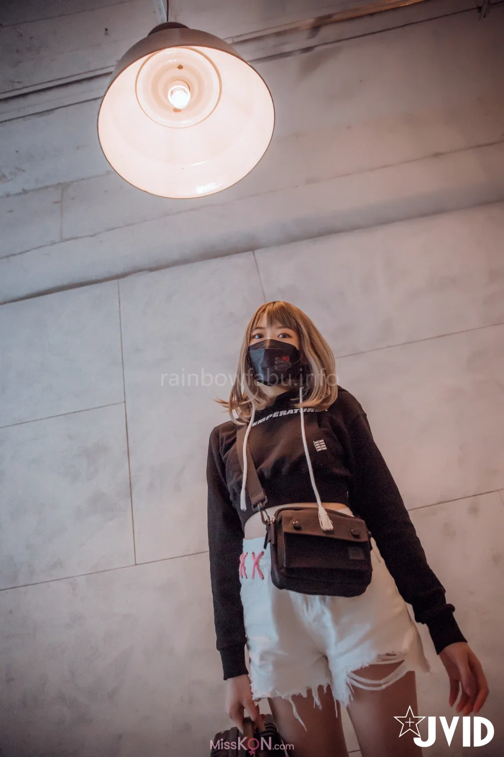 [JVID] 卯咪_ 纖細身材完美的腰身天使的外表隱藏不了內心的工口平常沒拍照的她兼職做片場修片師