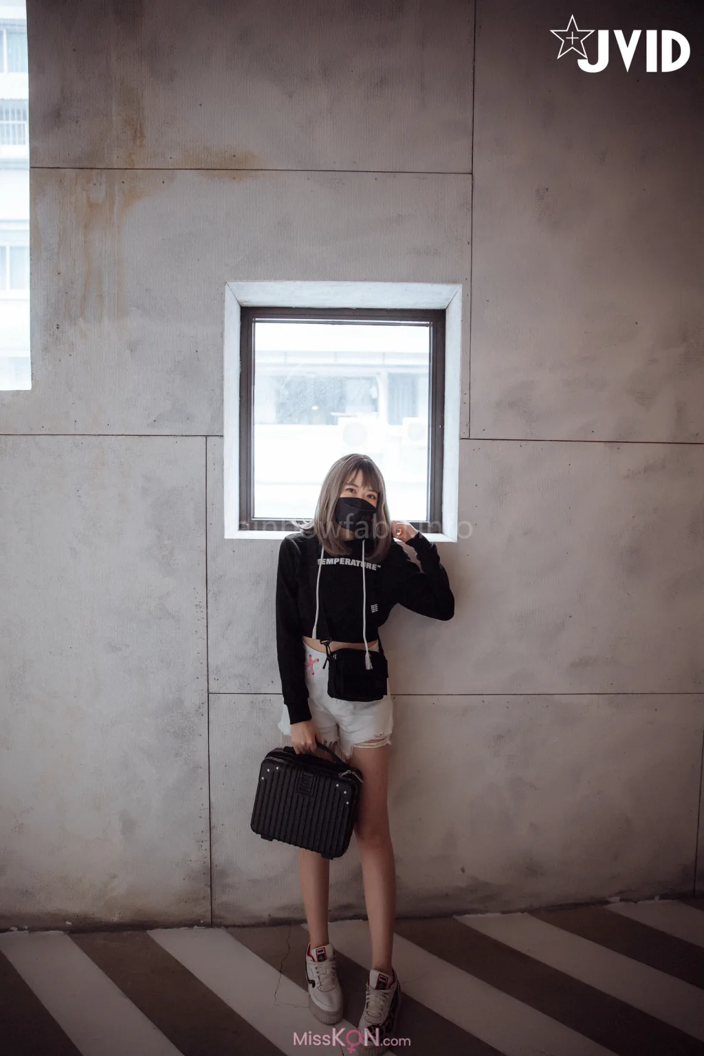 [JVID] 卯咪_ 纖細身材完美的腰身天使的外表隱藏不了內心的工口平常沒拍照的她兼職做片場修片師