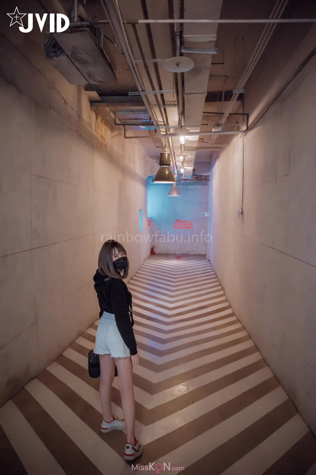 [JVID] 卯咪_ 纖細身材完美的腰身天使的外表隱藏不了內心的工口平常沒拍照的她兼職做片場修片師