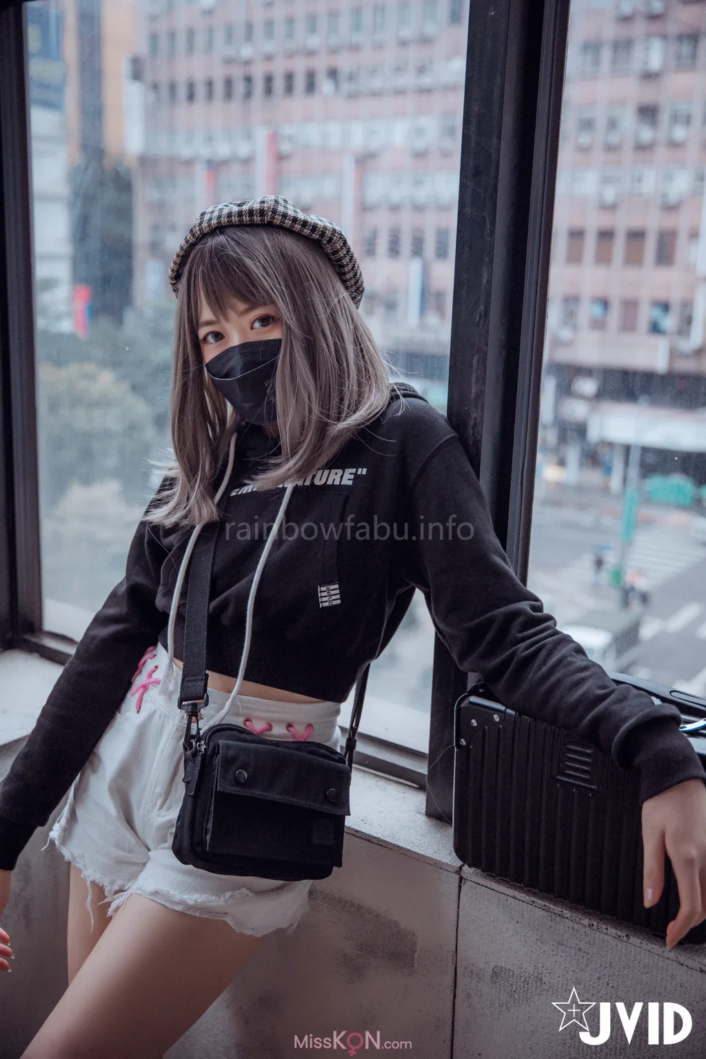 [JVID] 卯咪_ 纖細身材完美的腰身天使的外表隱藏不了內心的工口平常沒拍照的她兼職做片場修片師