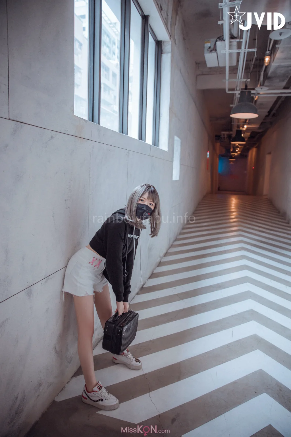 [JVID] 卯咪_ 纖細身材完美的腰身天使的外表隱藏不了內心的工口平常沒拍照的她兼職做片場修片師