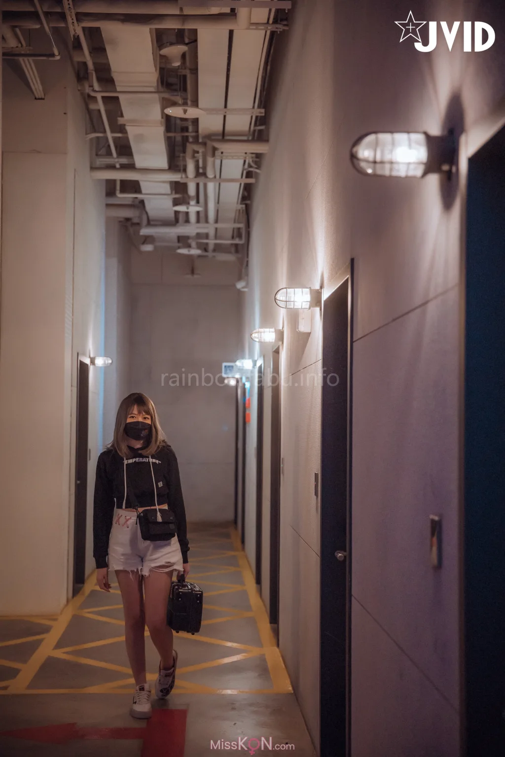 [JVID] 卯咪_ 纖細身材完美的腰身天使的外表隱藏不了內心的工口平常沒拍照的她兼職做片場修片師