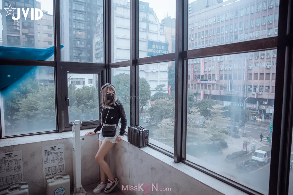 [JVID] 卯咪_ 纖細身材完美的腰身天使的外表隱藏不了內心的工口平常沒拍照的她兼職做片場修片師