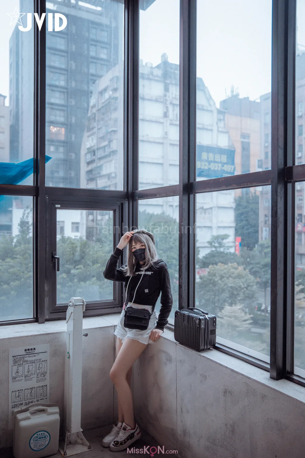 [JVID] 卯咪_ 纖細身材完美的腰身天使的外表隱藏不了內心的工口平常沒拍照的她兼職做片場修片師