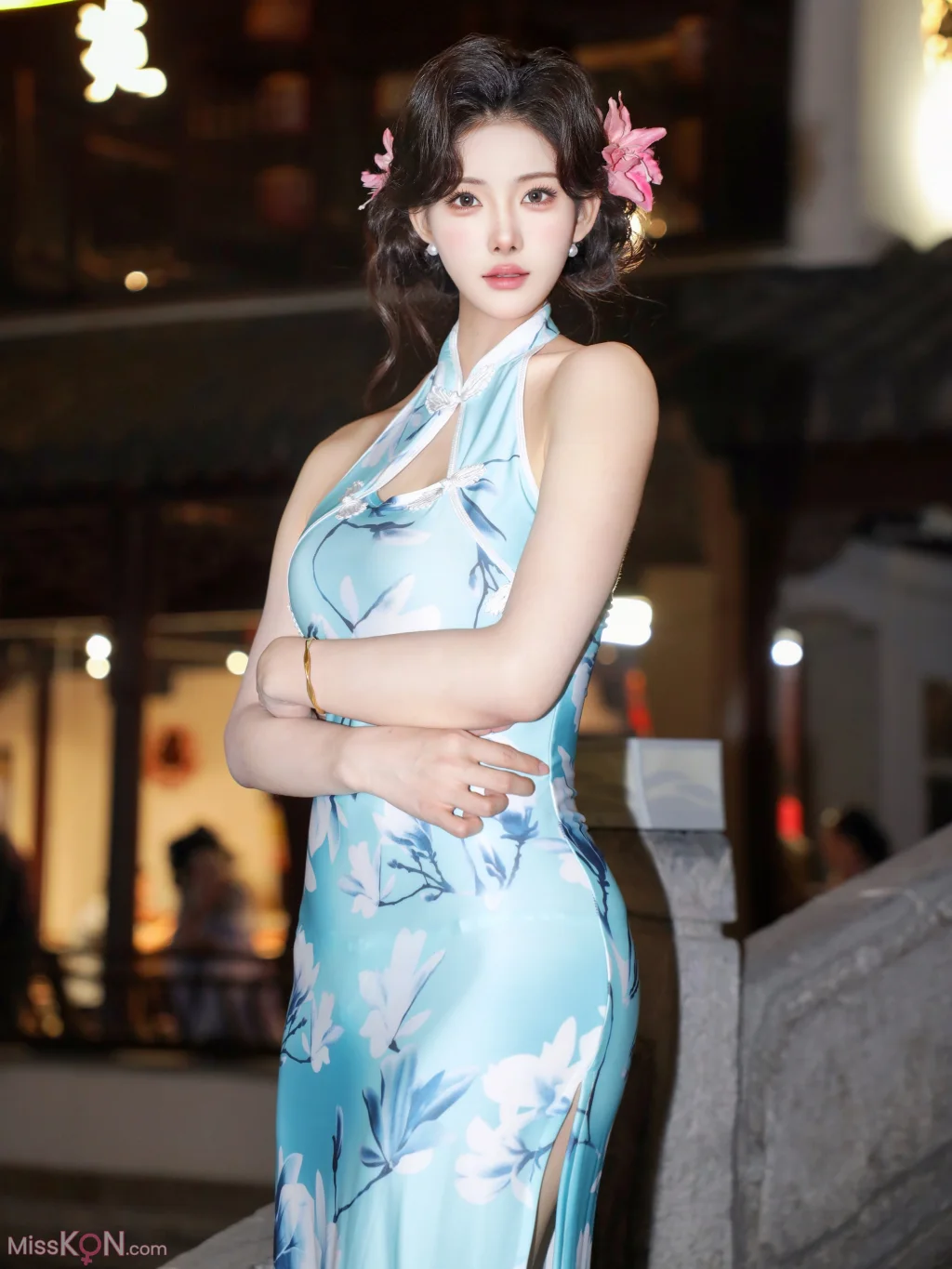 [XR Uncensored] 梨霜儿_ R18 秀人网模特 性感旗袍肉丝