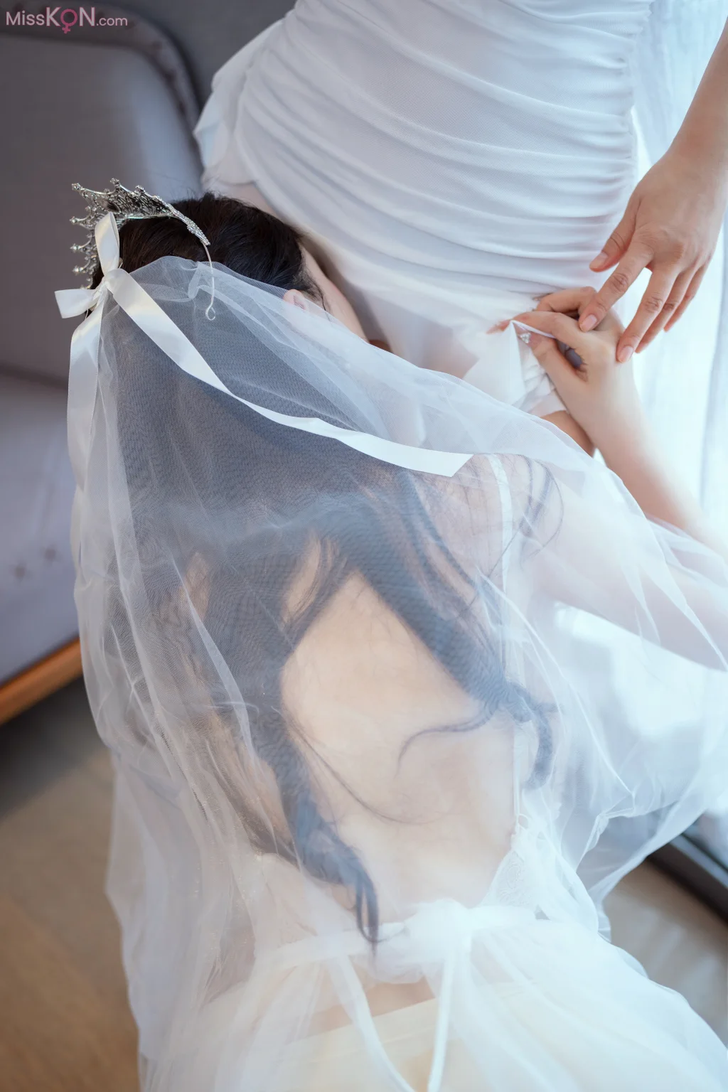 [XR Uncensored] Li Li Sha (李丽莎)_ R18 秀人网模特 在逃公主