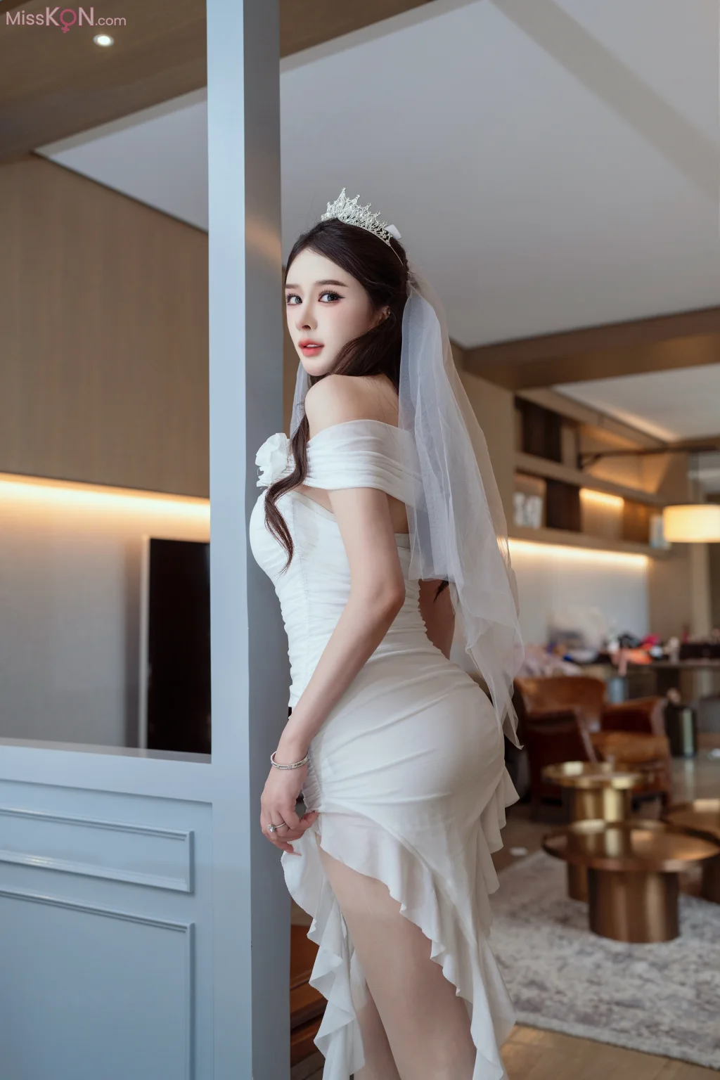 [XR Uncensored] Li Li Sha (李丽莎)_ R18 秀人网模特 在逃公主