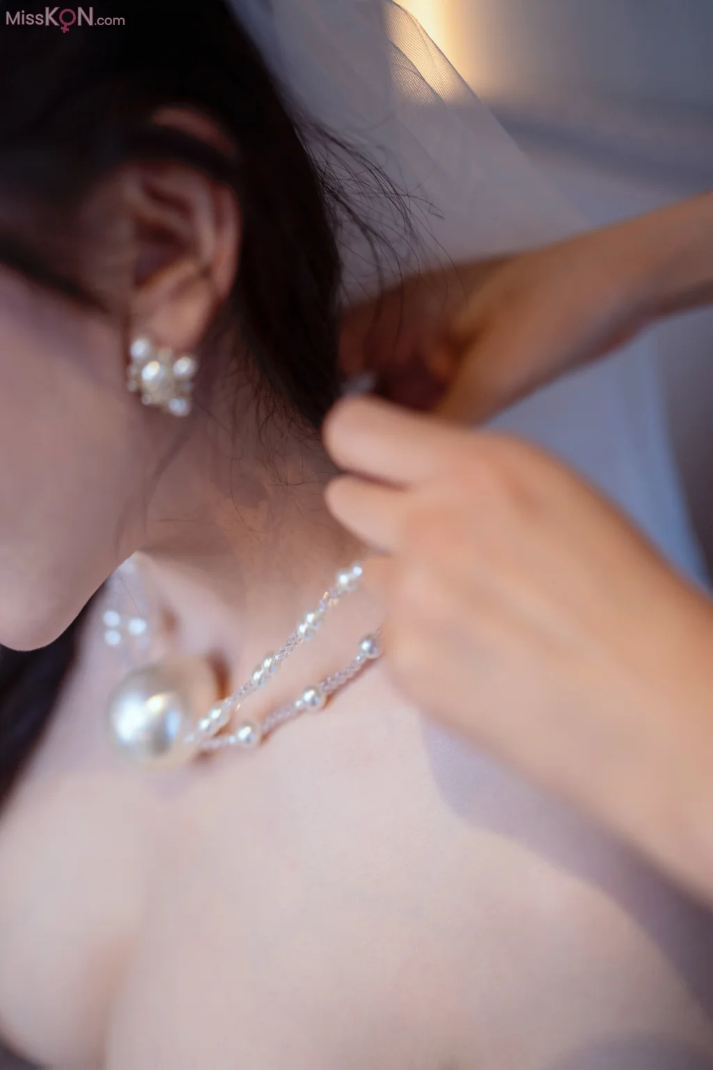 [XR Uncensored] Li Li Sha (李丽莎)_ R18 秀人网模特 在逃公主