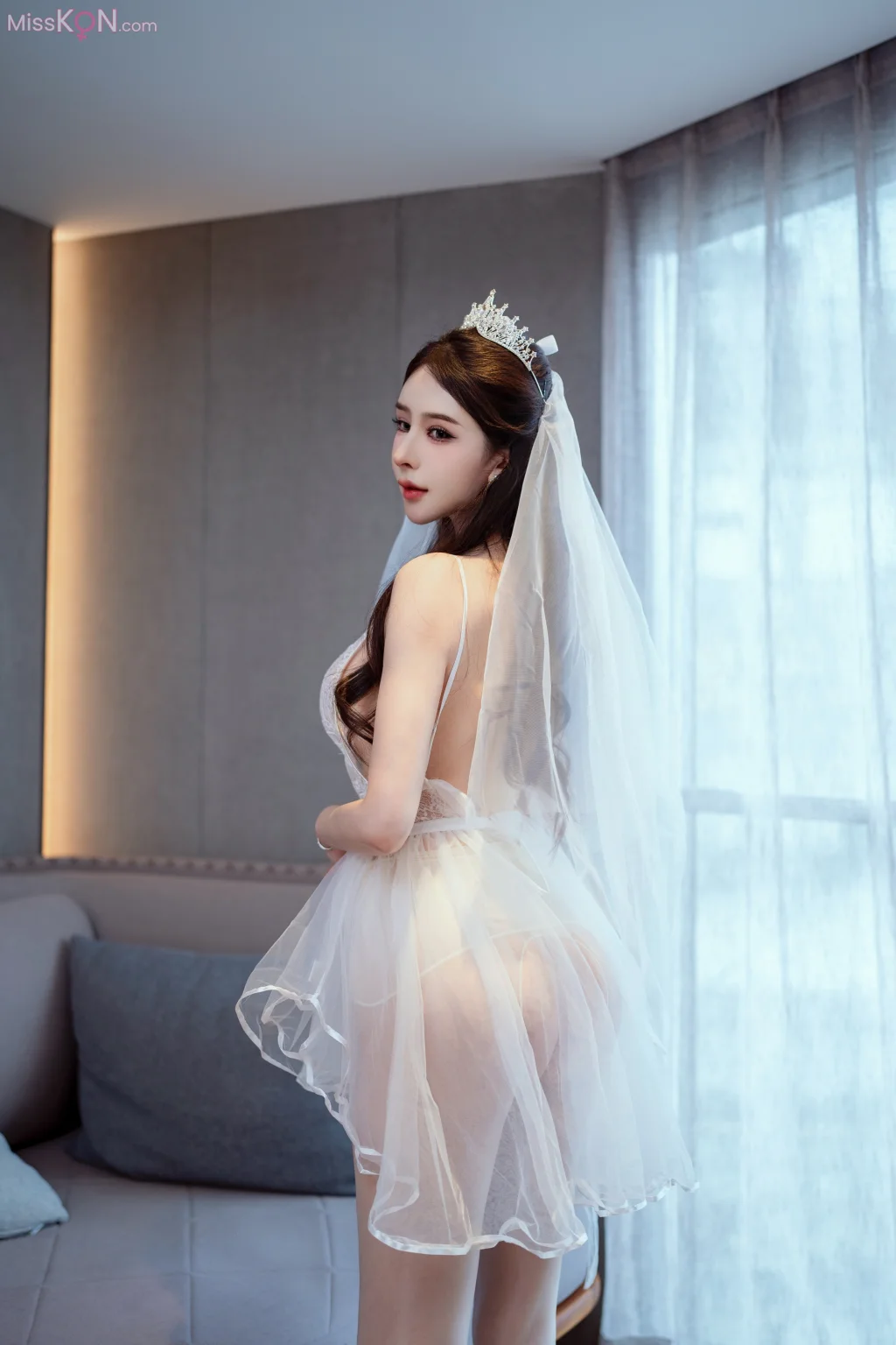 [XR Uncensored] Li Li Sha (李丽莎)_ R18 秀人网模特 在逃公主