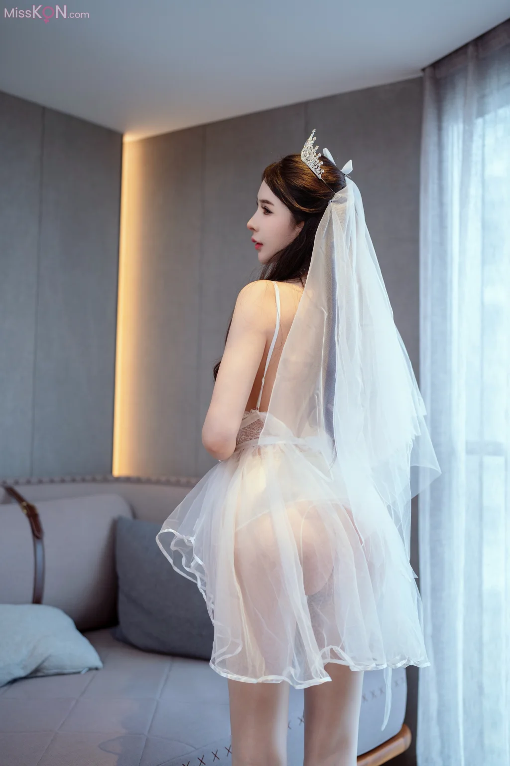 [XR Uncensored] Li Li Sha (李丽莎)_ R18 秀人网模特 在逃公主