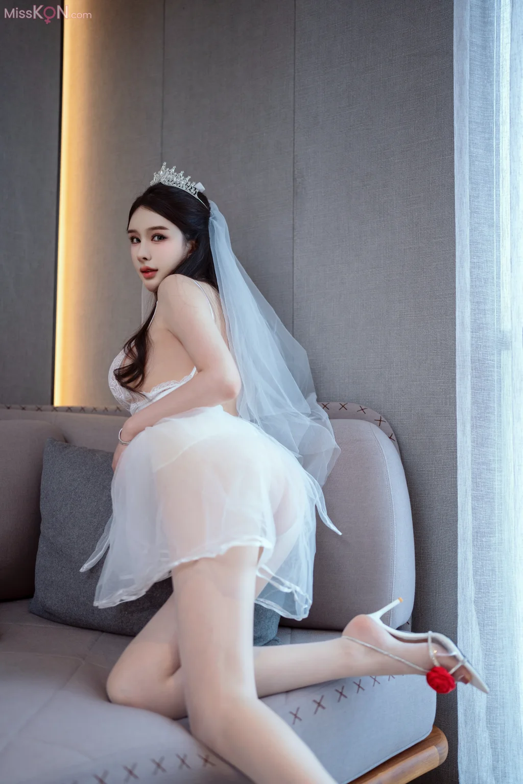 [XR Uncensored] Li Li Sha (李丽莎)_ R18 秀人网模特 在逃公主