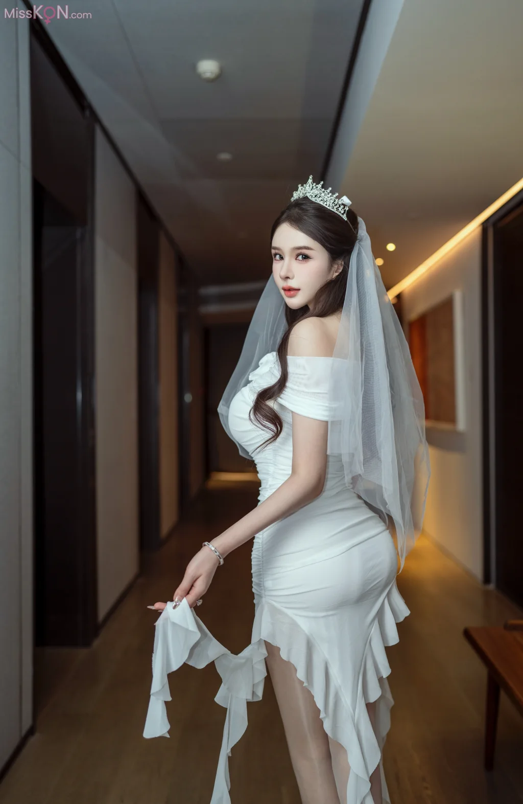 [XR Uncensored] Li Li Sha (李丽莎)_ R18 秀人网模特 在逃公主