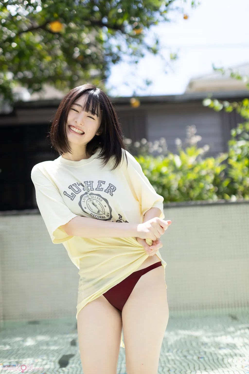 Miu Shirahama (白濱美兎)_ FLASHデジタル写真集 ちょっぴりオトナ