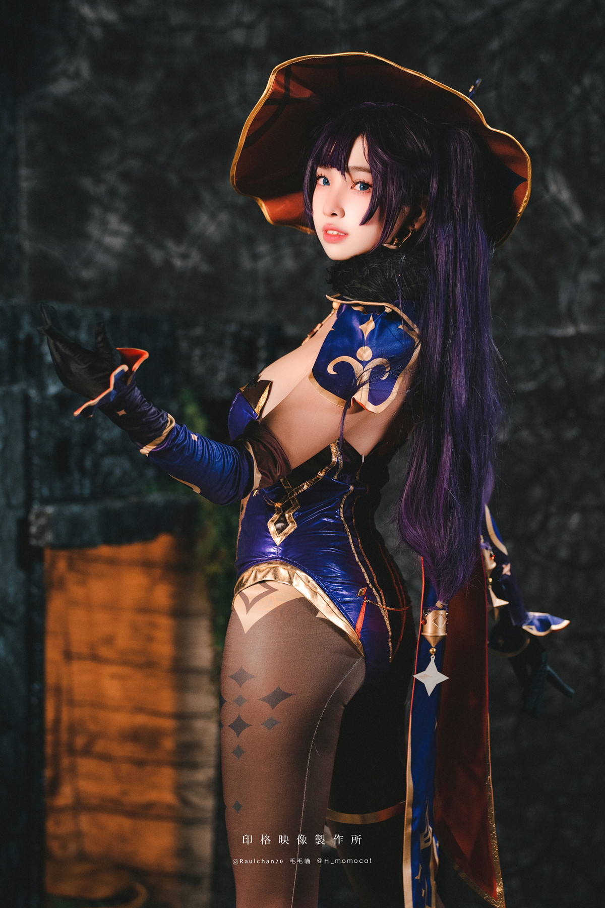 慕慕Momo, ヌード写真集 莫娜 Mona