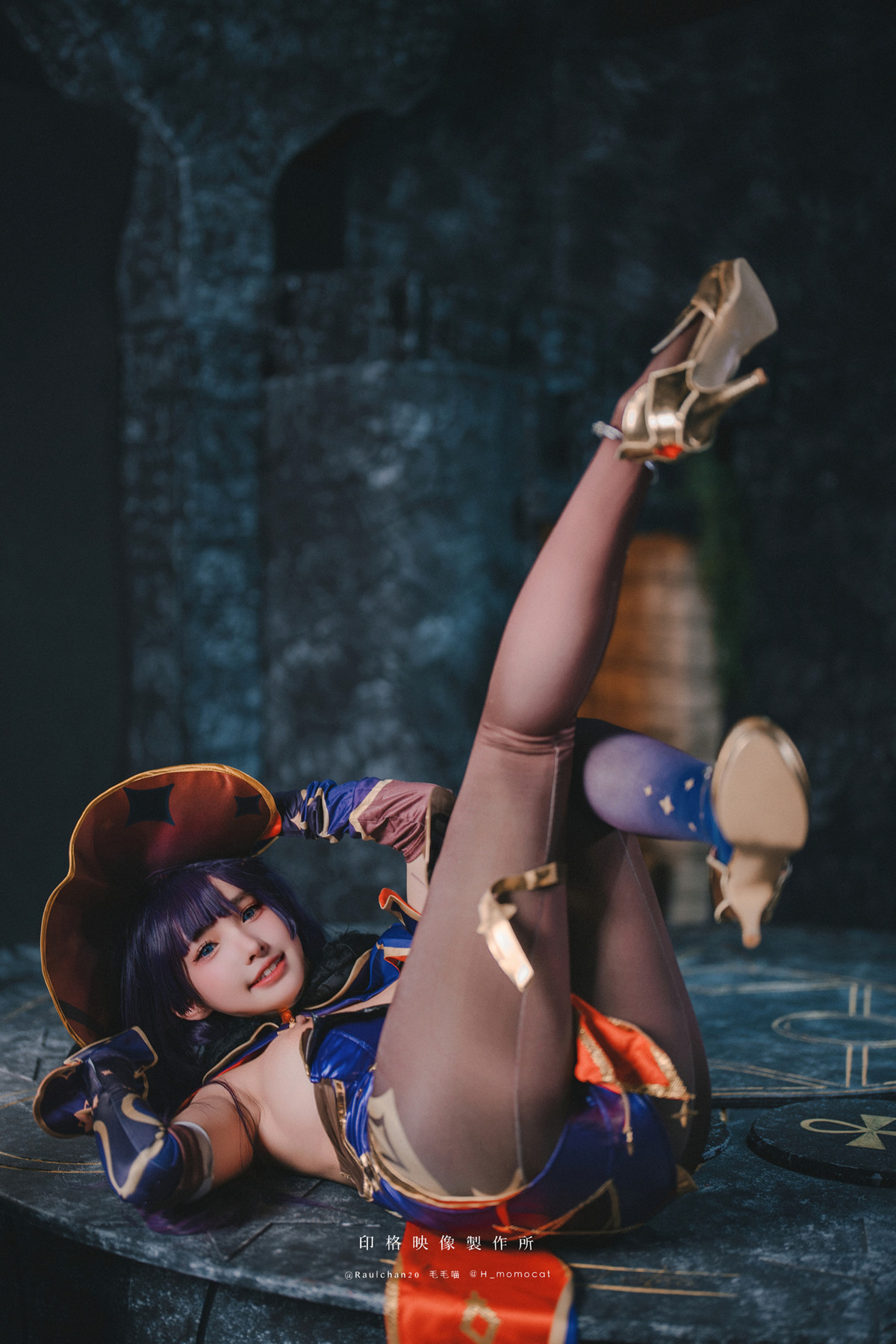 慕慕Momo, ヌード写真集 莫娜 Mona