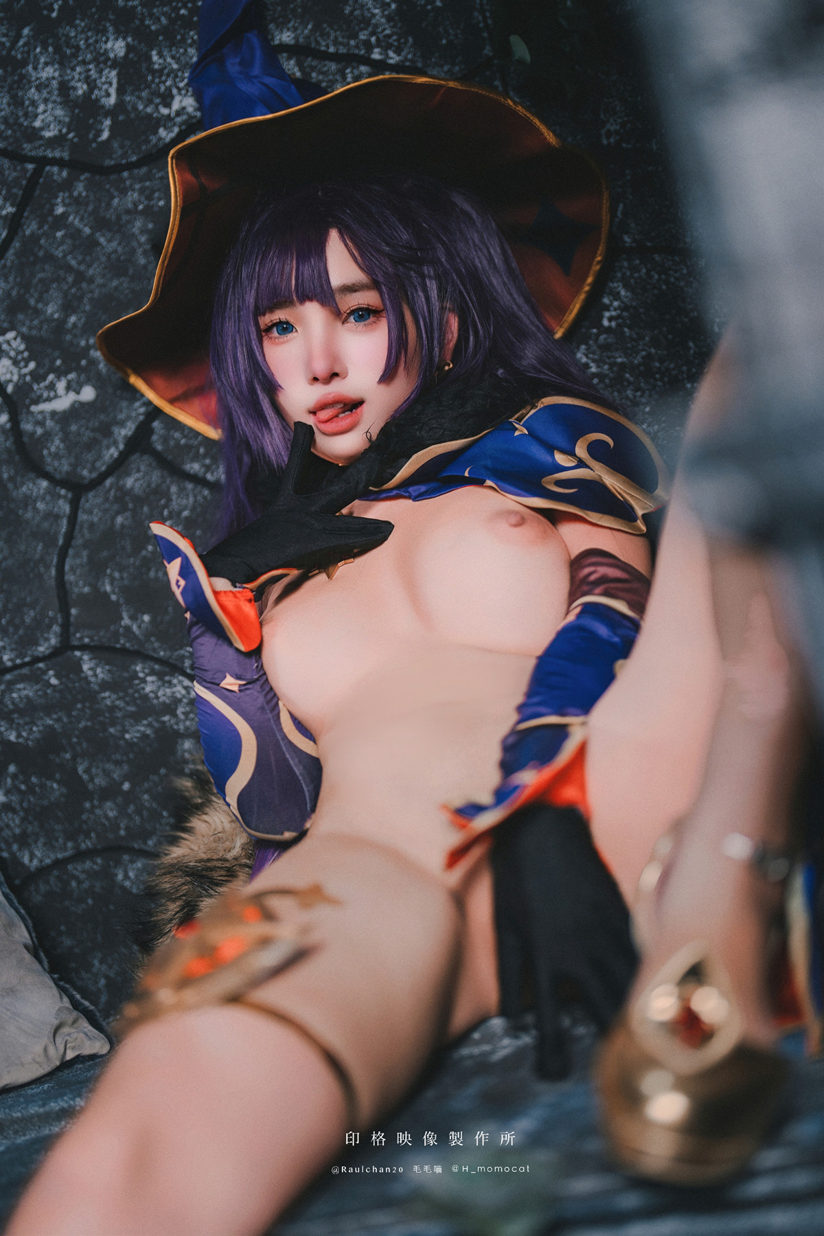 慕慕Momo, ヌード写真集 莫娜 Mona