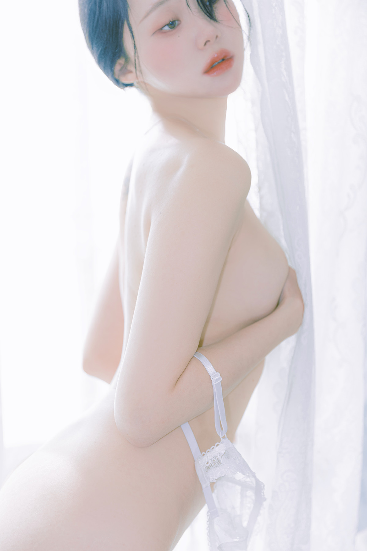 Inah 이나, PhotoBook 「Blooming Day」 Set.02