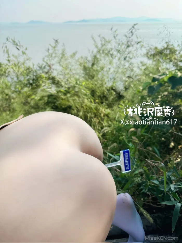 Coser@香草奶喵_ 户外大胆露出 勾人小妖精清纯淫靡并存