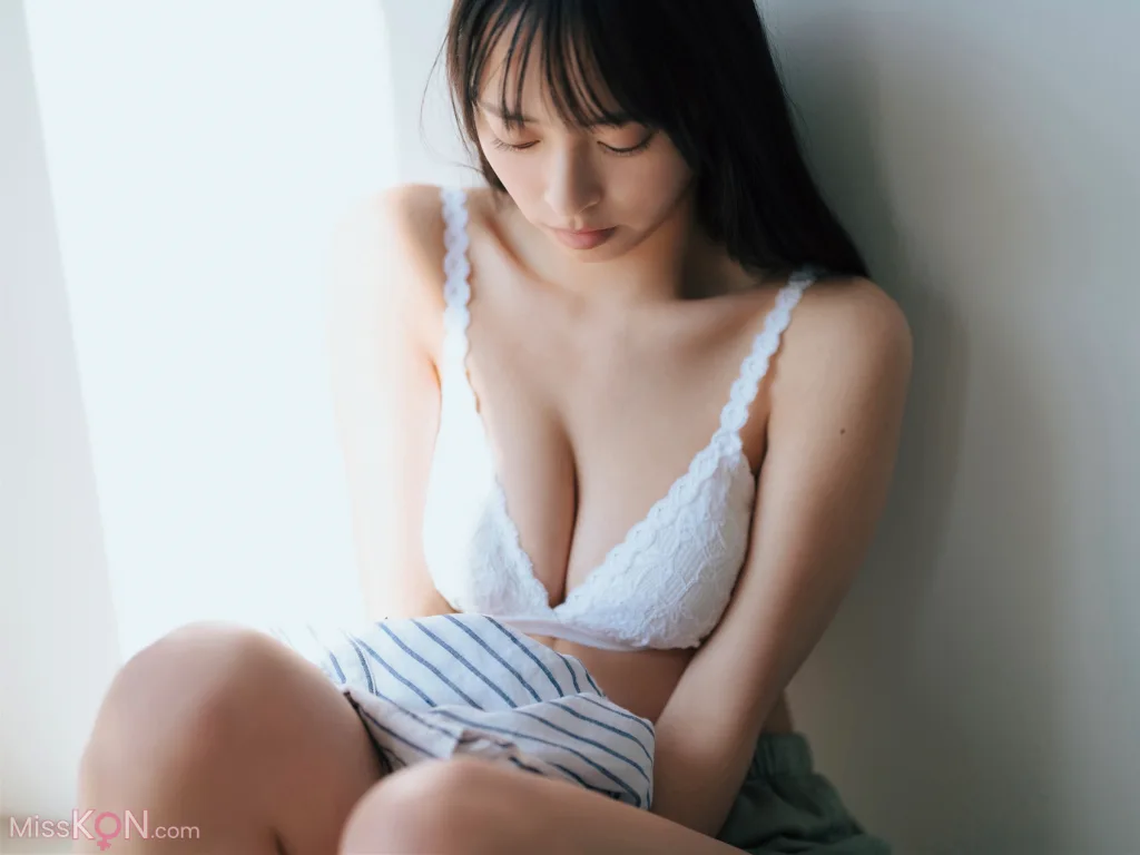 Riko Ōtsuki (大槻理子)_ FLASHデジタル写真集 朝陽