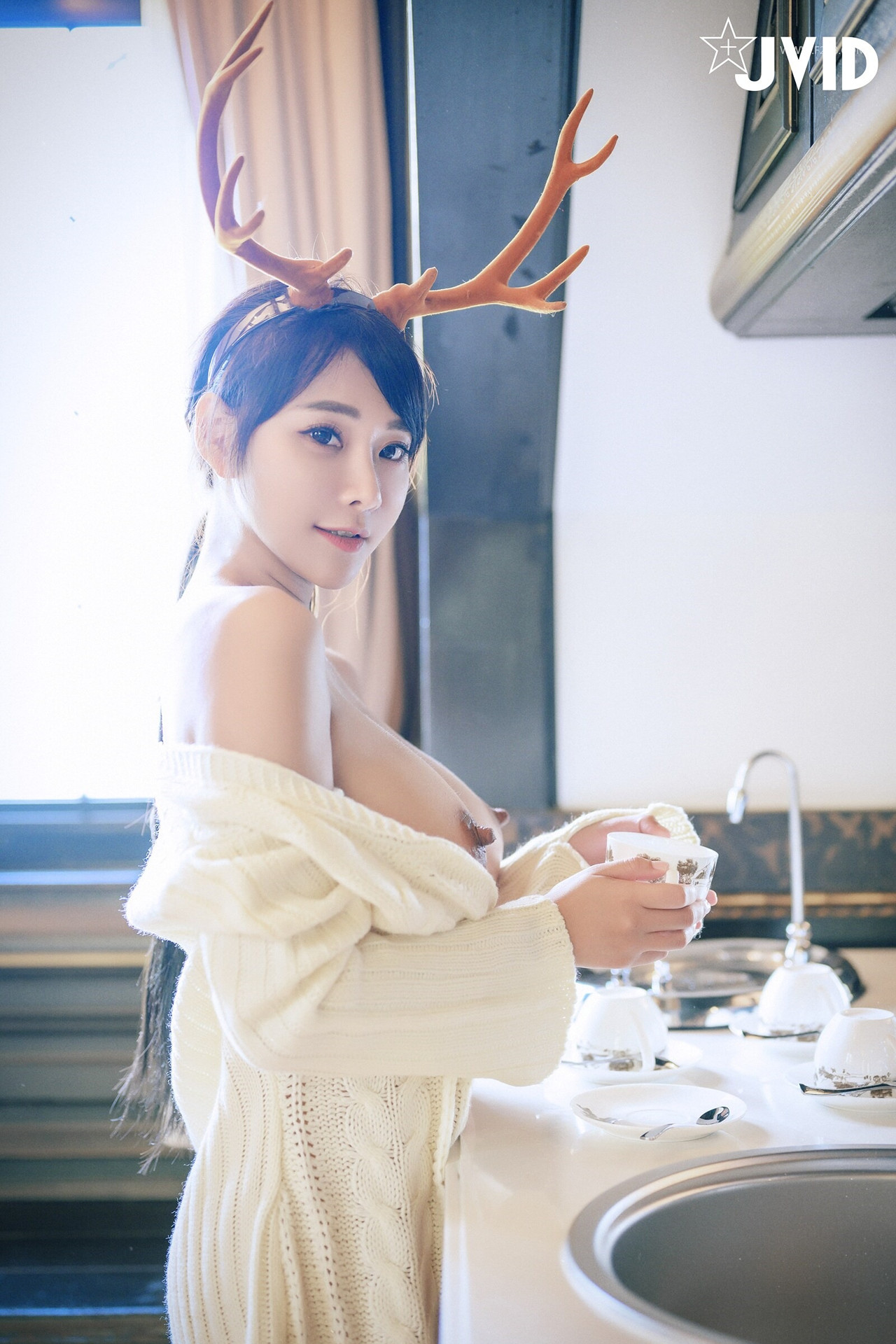 JVID Lele 樂樂 – 全輯上空無碼 巨乳女神 樂樂－鹿角女孩的報恩！ Set.01