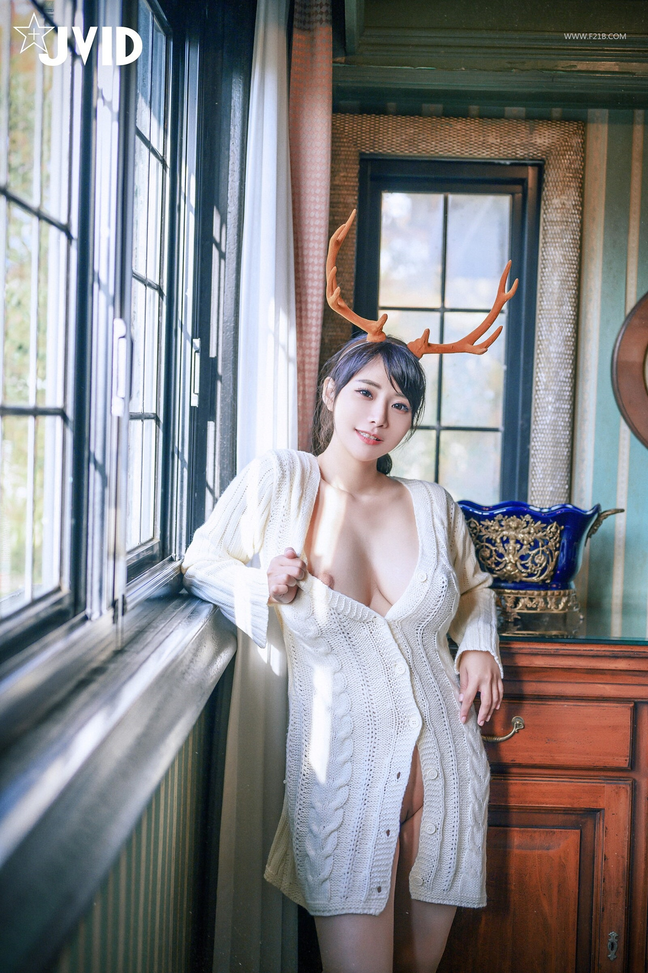 JVID Lele 樂樂 – 全輯上空無碼 巨乳女神 樂樂－鹿角女孩的報恩！ Set.01