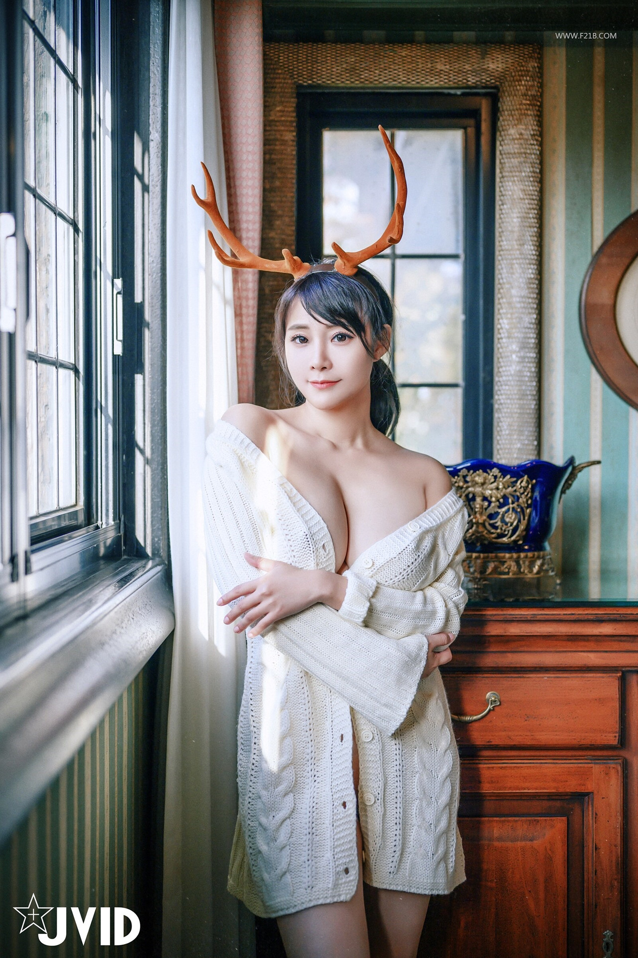 JVID Lele 樂樂 – 全輯上空無碼 巨乳女神 樂樂－鹿角女孩的報恩！ Set.01