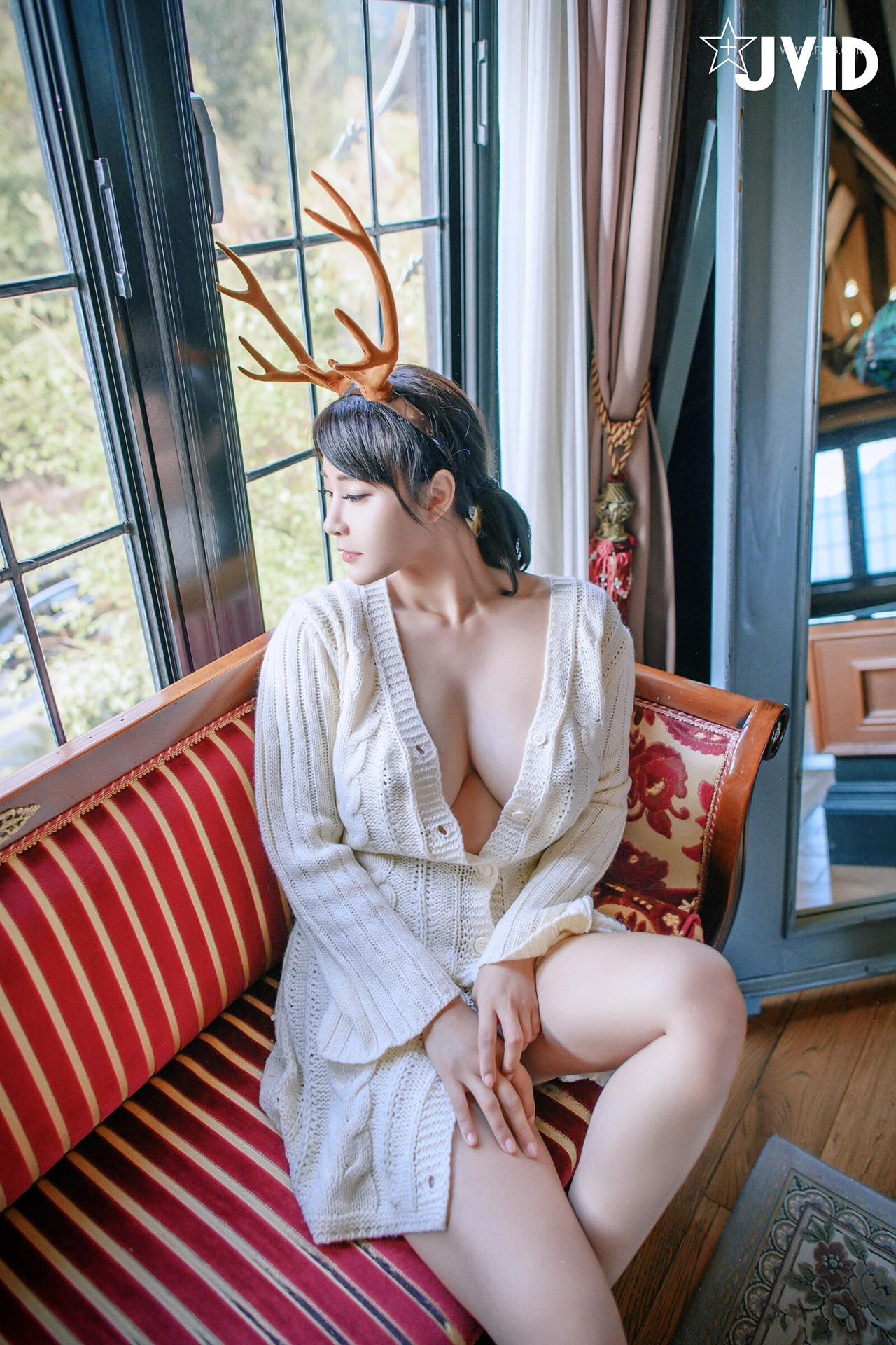 JVID Lele 樂樂 – 全輯上空無碼 巨乳女神 樂樂－鹿角女孩的報恩！ Set.01