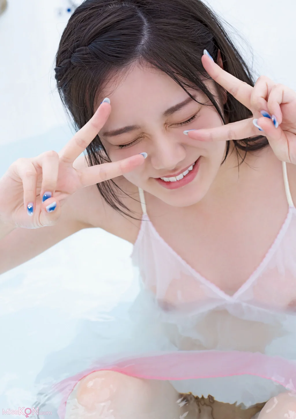 Rena Miyashita (宫下玲奈)_ 1st写真集『透明少女』増ページ デジタル特装版