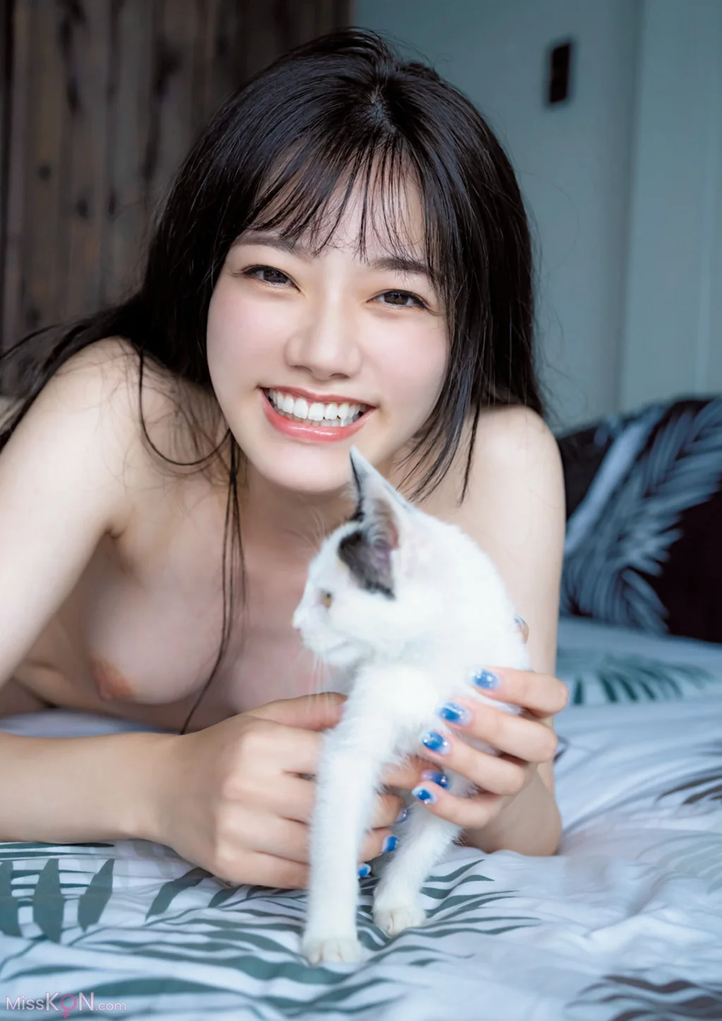 Rena Miyashita (宫下玲奈)_ 1st写真集『透明少女』増ページ デジタル特装版