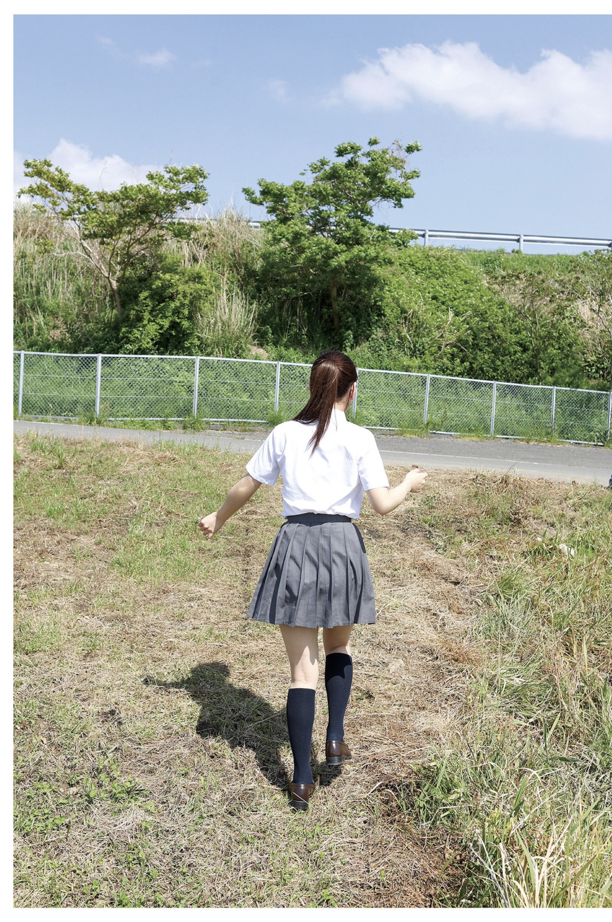 Narumi Hirose 広瀬なるみ, ヌード写真集 『風に包まれて』 Set.06