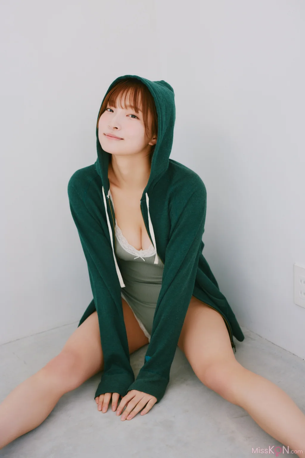 Natsuki Satonaka (里仲菜月)_ FRIDAYデジタル写真集 おとなっちゃん！ｖｏｌ．１