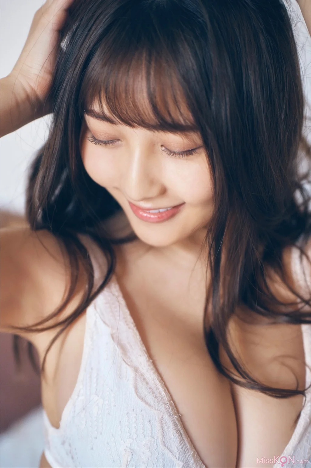 Tsuji Ririsa (辻りりさ)_ FLASHデジタル写真集 She is Perfect 前編+後編