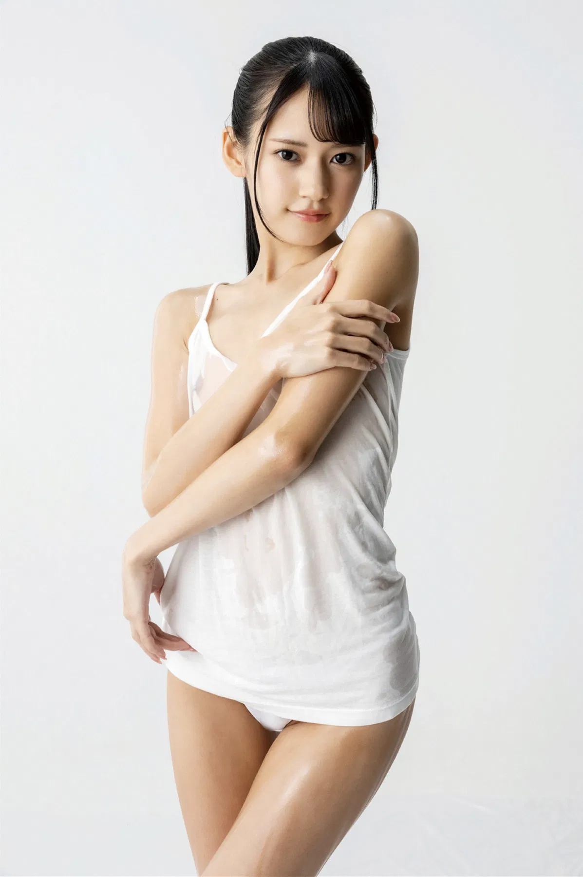 Umi Yatsugake 八掛うみ, Hinako Mori 森日向子, 絶対的透け透けテカテカポーズブック SUPER BEST Vol.01