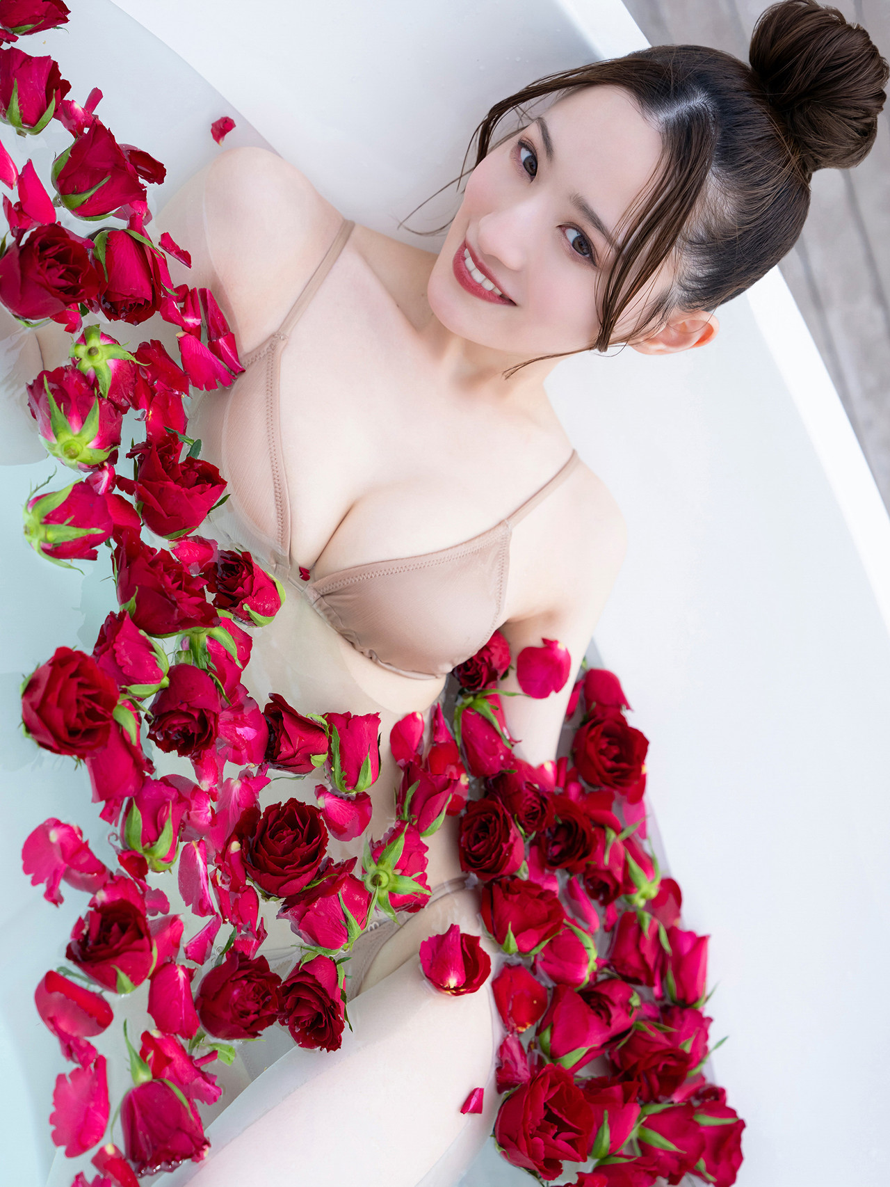 Kana Nakada 中田花奈, ヤンマガデジタル写真集 「もっとずっと、かなりん」 Set.02