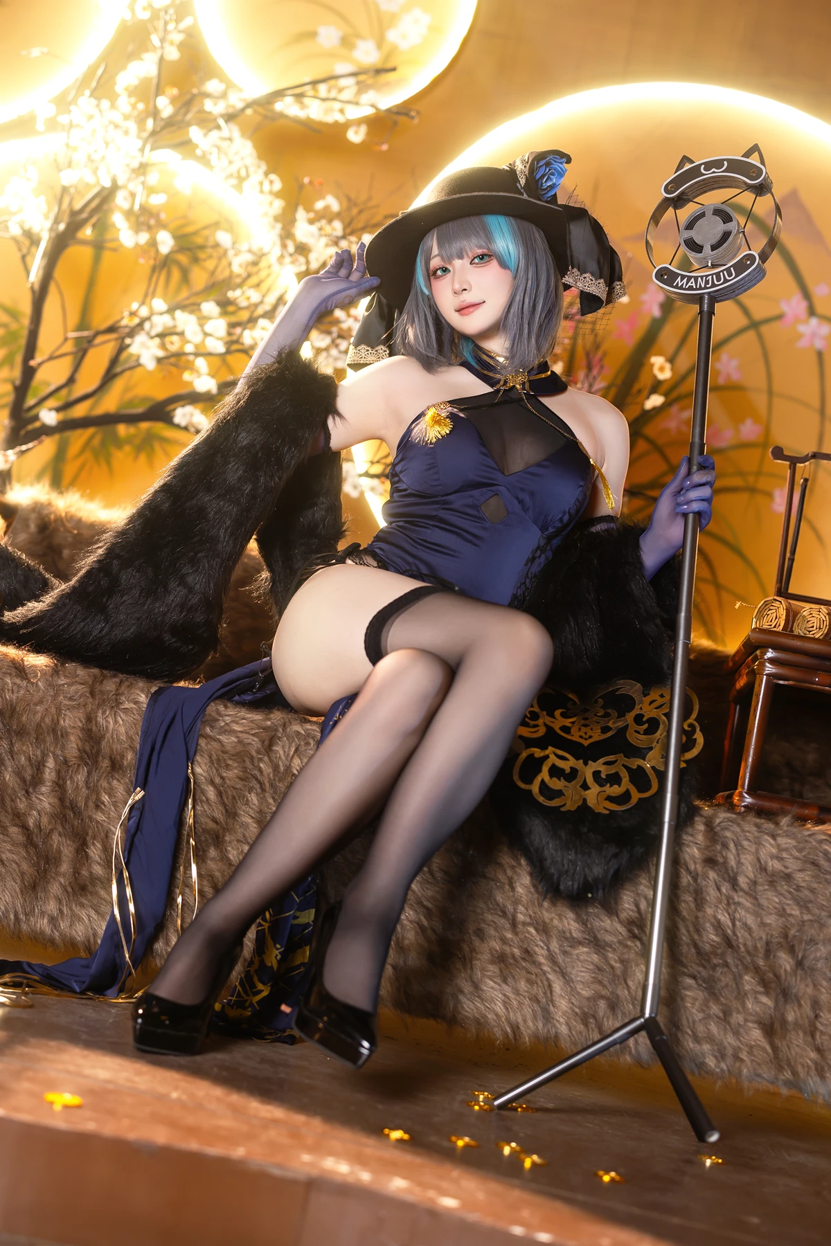Cosplay 屿鱼 – 金装猫猫头