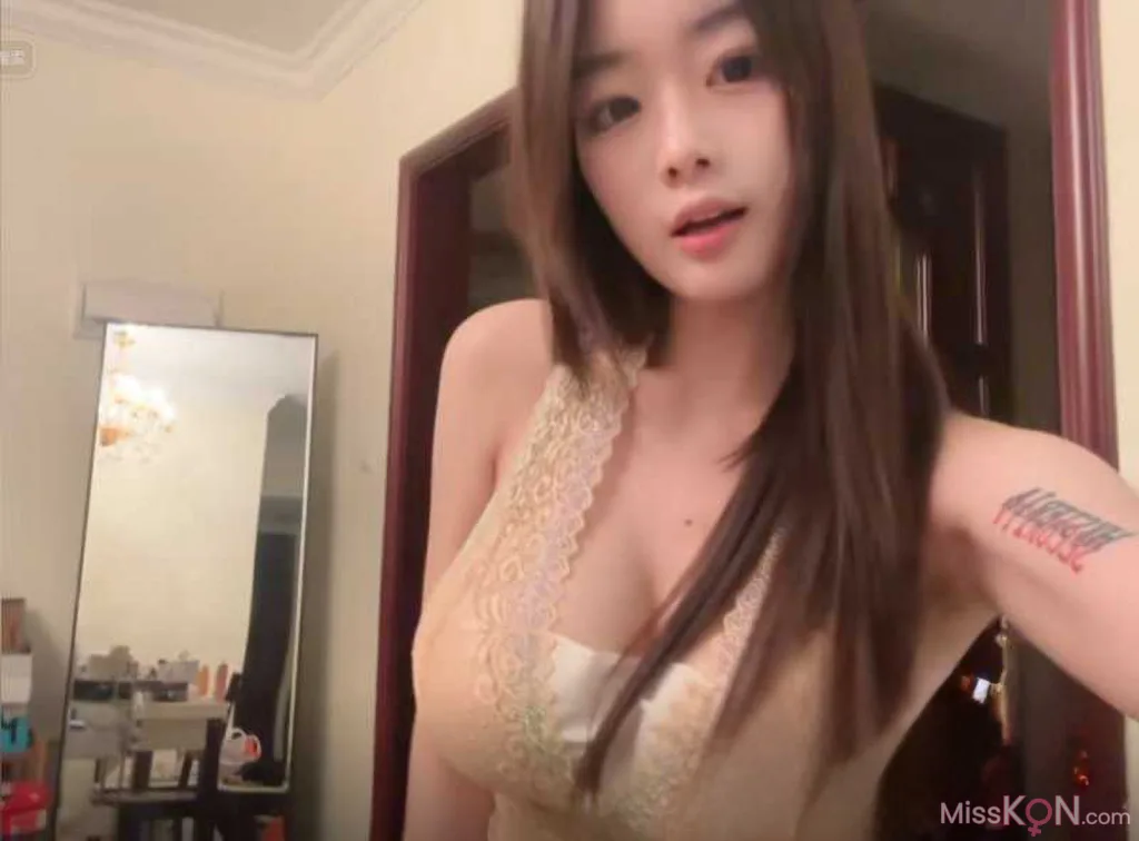 何时困_ 七彩主播 抖音24w粉丝颜值博主