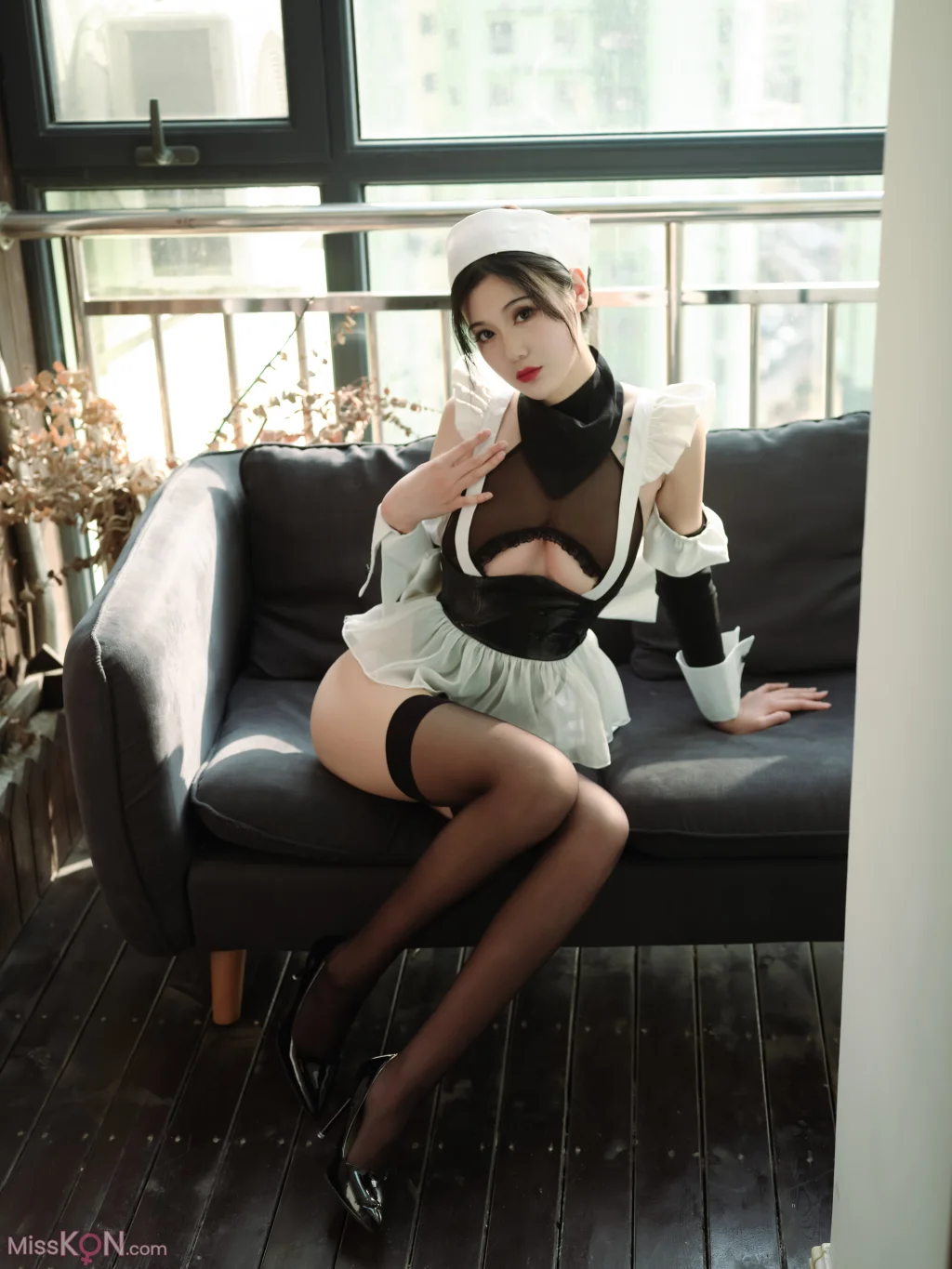 Coser@一米八的大梨子_ 吊带袜女仆 5 Coser@一米八的大梨子_ 吊带袜女仆
