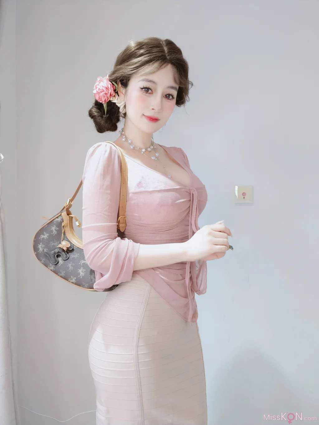 Coser@白银81_ [Fantia] 2024年11月会员合集（16套）