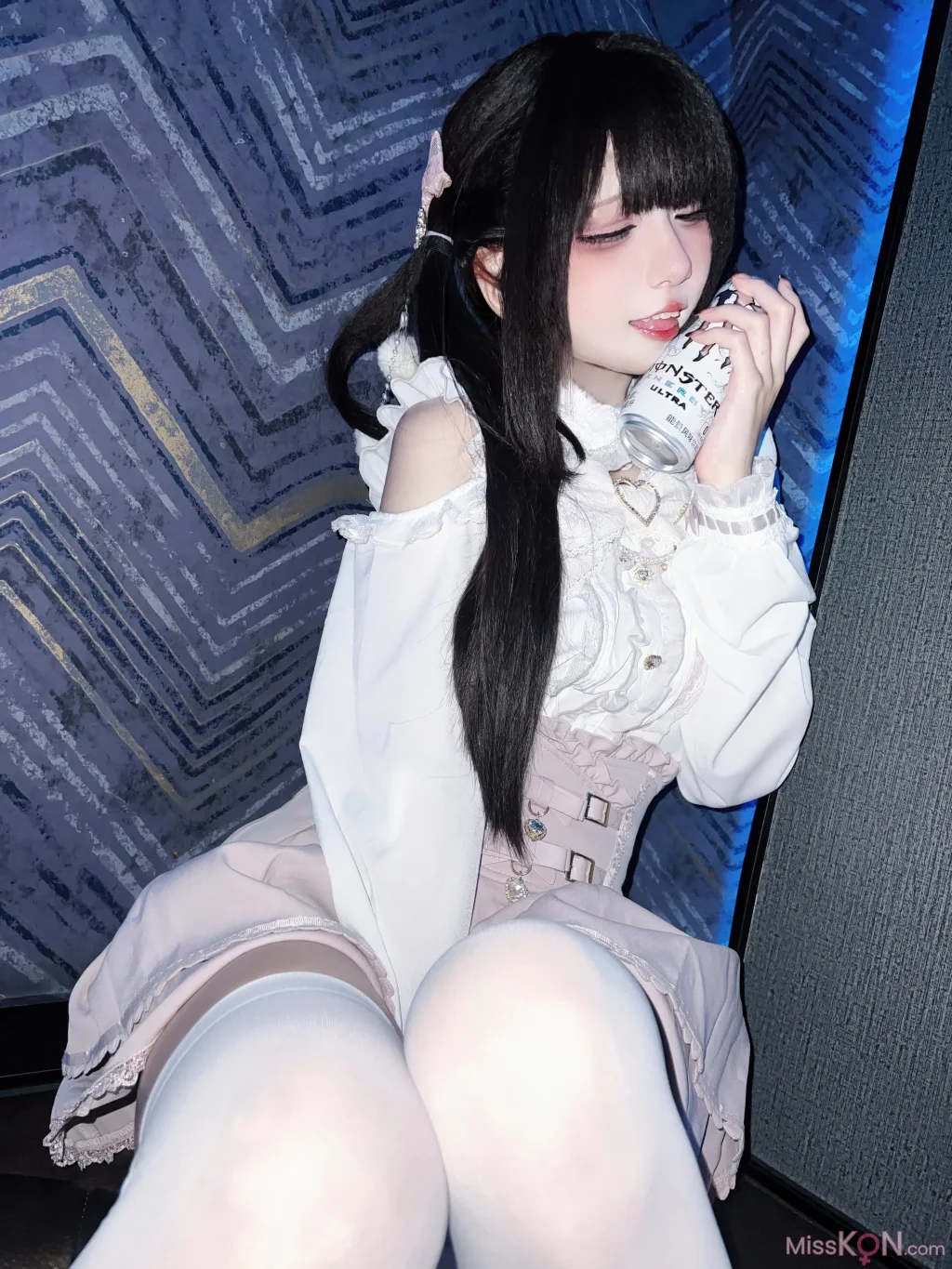 Coser@纸悦Etsu_ko_ 与地雷系女子的ktv约会