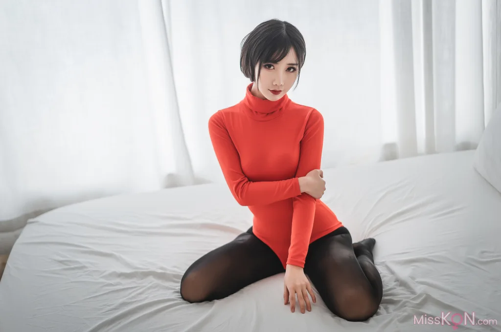 Coser@面饼仙儿_ 皮裤连体红毛衣