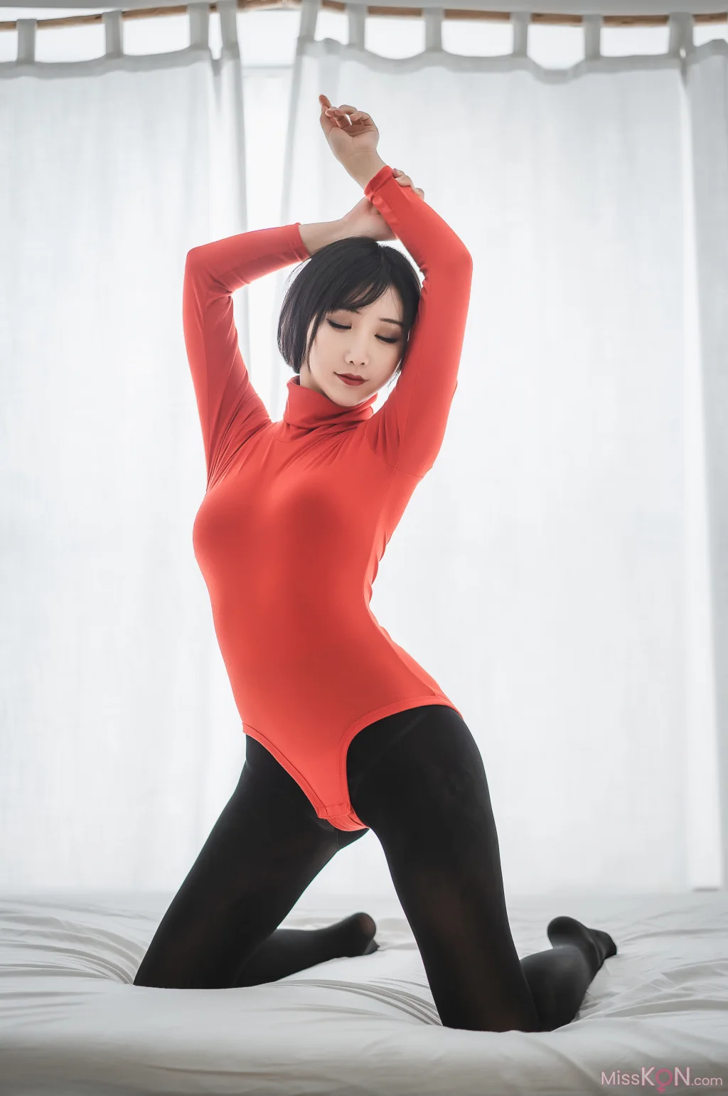 Coser@面饼仙儿_ 皮裤连体红毛衣