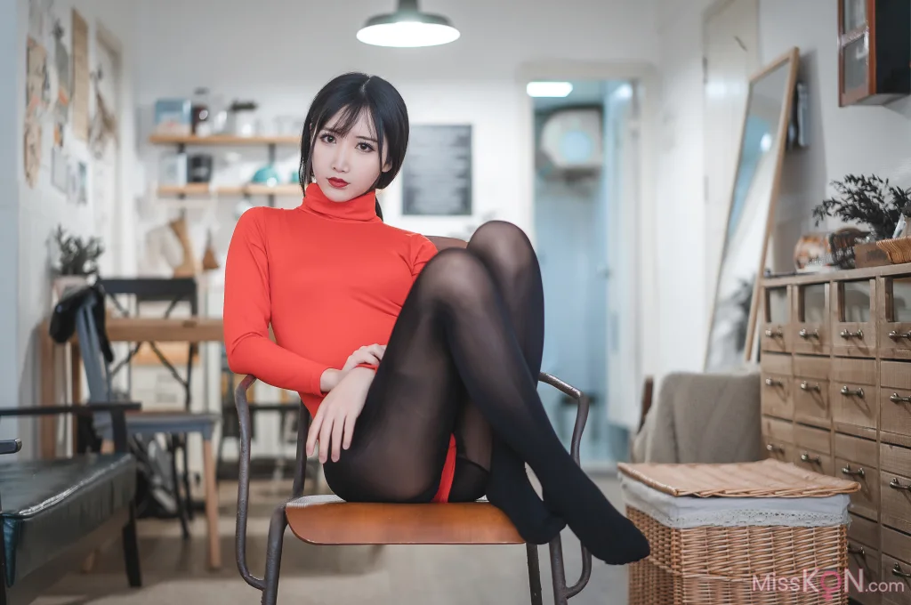 Coser@面饼仙儿_ 皮裤连体红毛衣