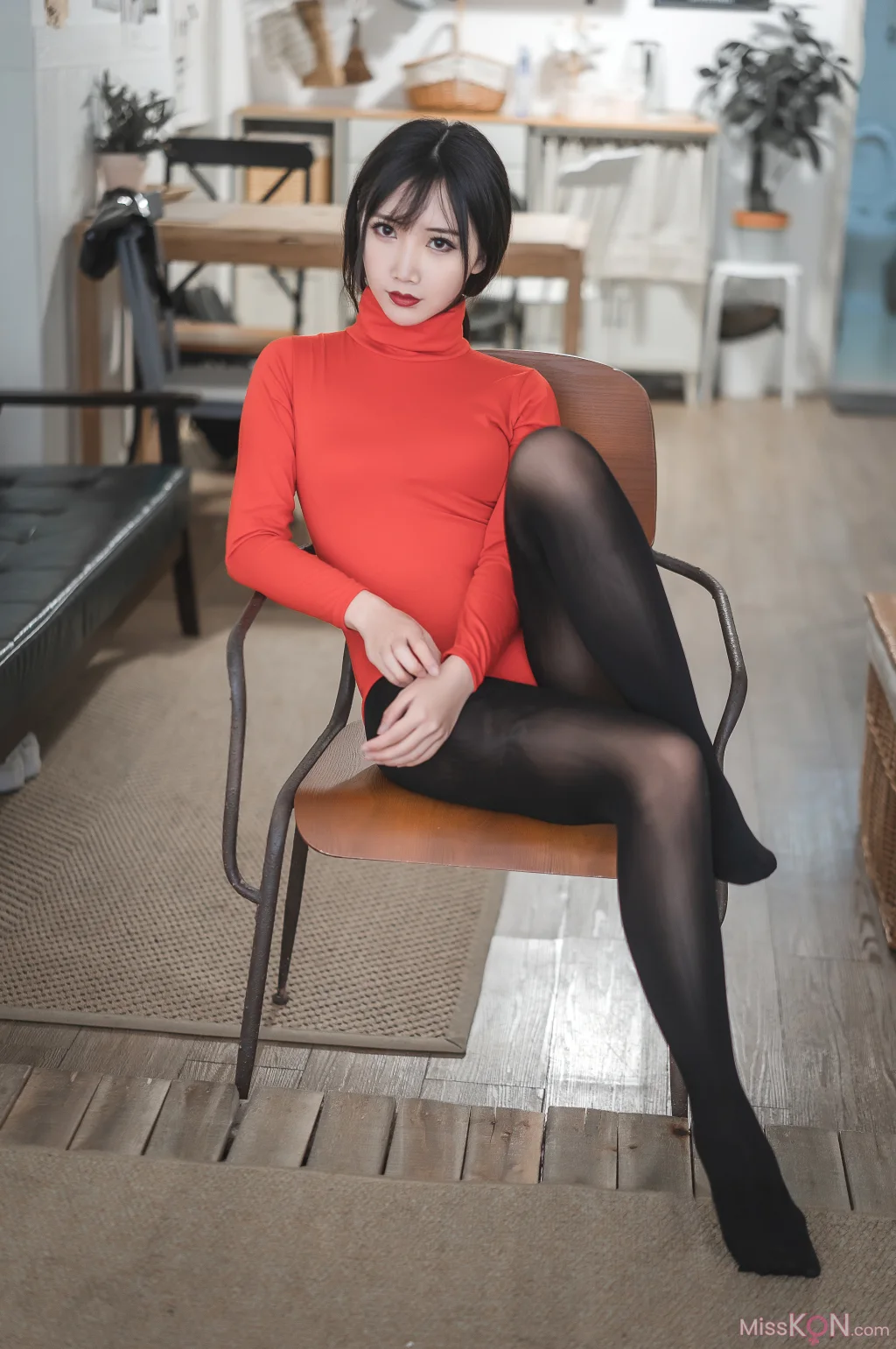 Coser@面饼仙儿_ 皮裤连体红毛衣