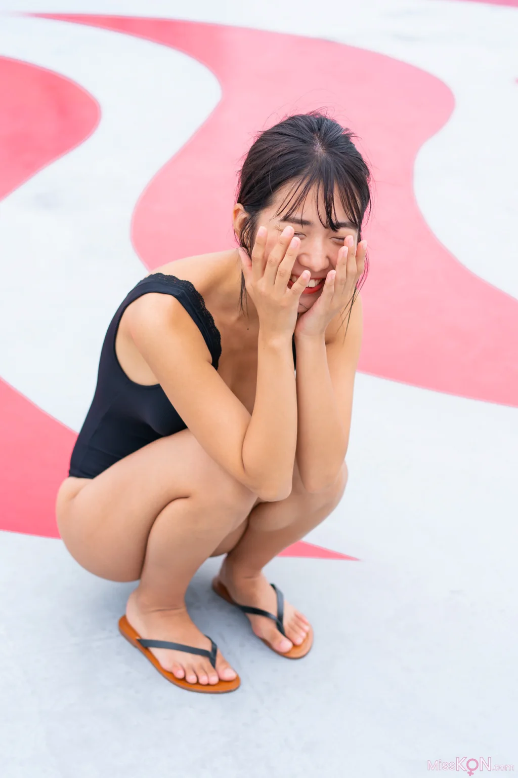 Amau Kisumi (天羽希純)_ FLASHデジタル写真集 銭湯で大はしゃぎ！