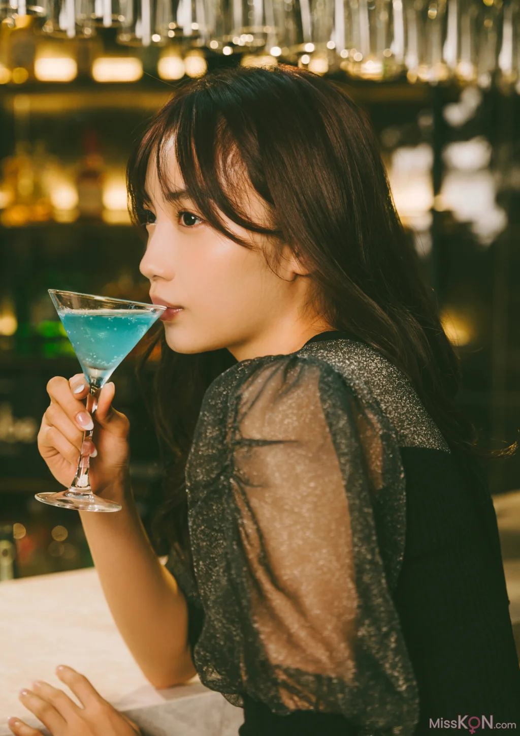 Hikari Kuroki (黒木ひかり)_ BRODYデジタル写真集 「Midnight romance」
